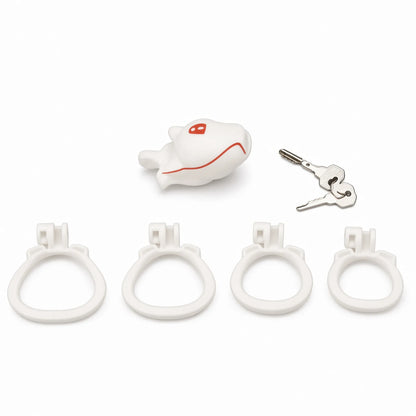 Cage de chasteté chiot blanche Alpha Pup fournie avec 4 anneaux ergonomiques blancs et ses clés.
