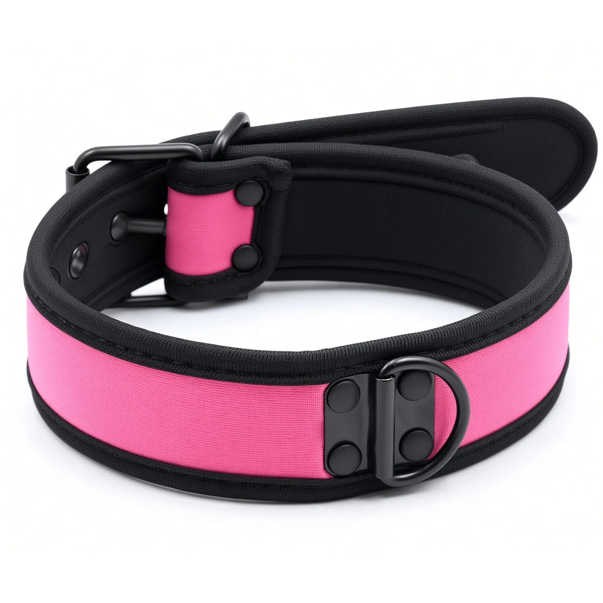 Collier petplay Alpha Collar en néoprène rose et noir avec boucle métallique.