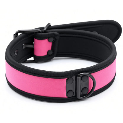 Collier petplay Alpha Collar en néoprène rose et noir avec boucle métallique.