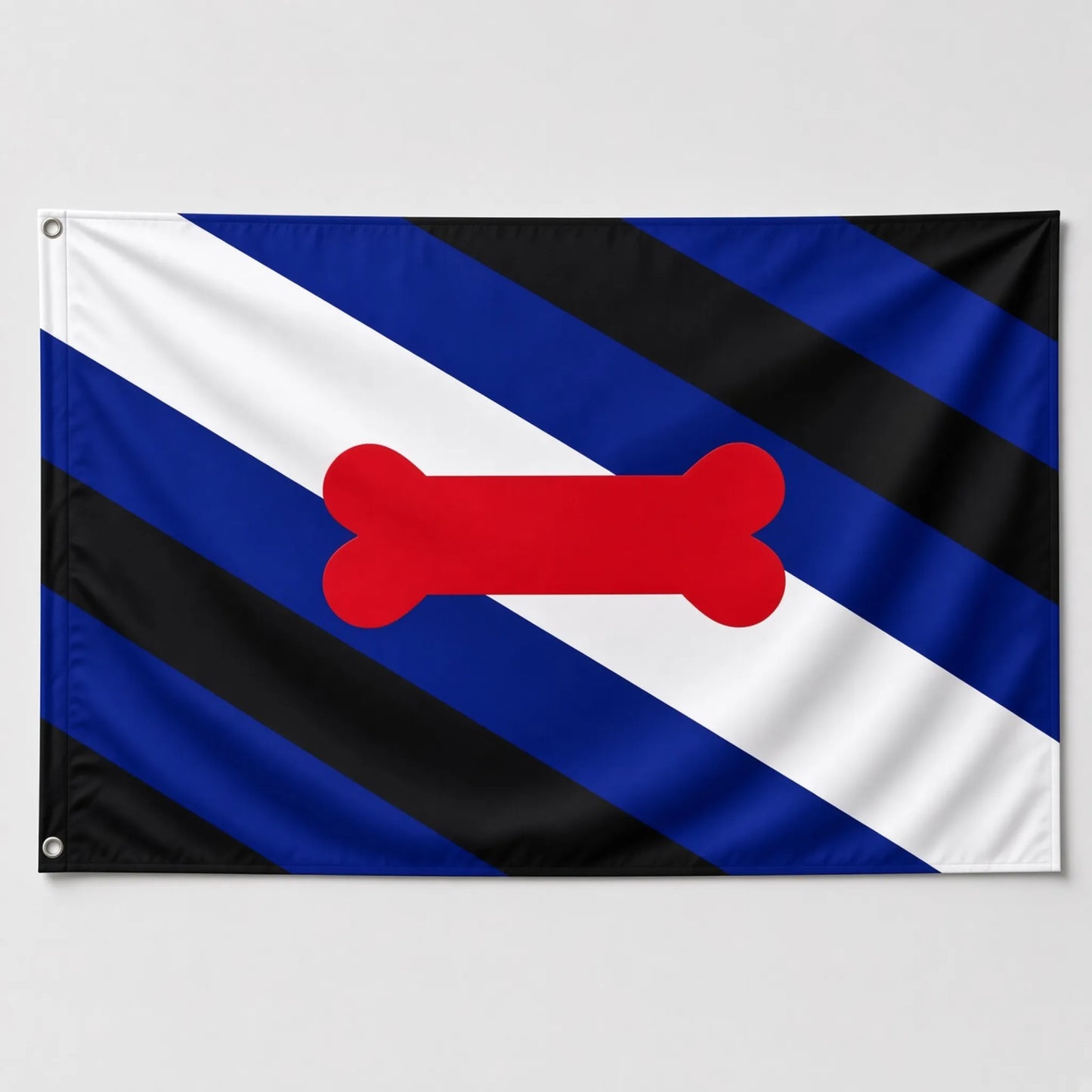 Drapeau officiel Puppy Play Pride en tissu polyester avec rayures bleues, noires, blanches et os rouge central.