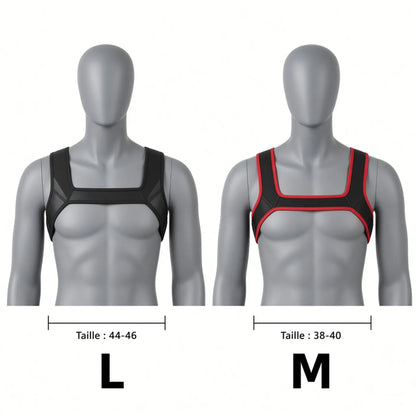 Comparatif des tailles M et L pour le harnais torse puppy play Alpha Harness en matière synthétique souple KinkyPupShop.