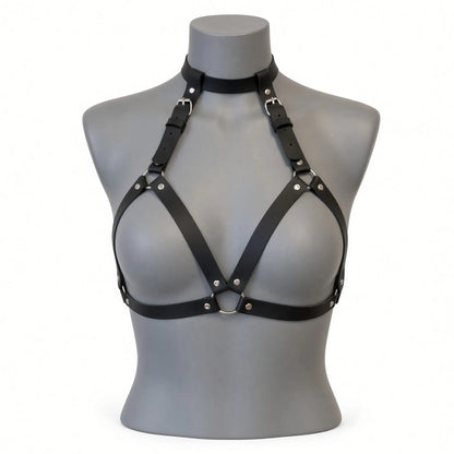 Harnais de dressage petplay Alpha Choker pour chiot et kitten en cuir synthétique PU noir avec ras-du-cou connecté et sangles de poitrine ajustables ornées d'anneaux métalliques pour attache laisse sur mannequin féminin