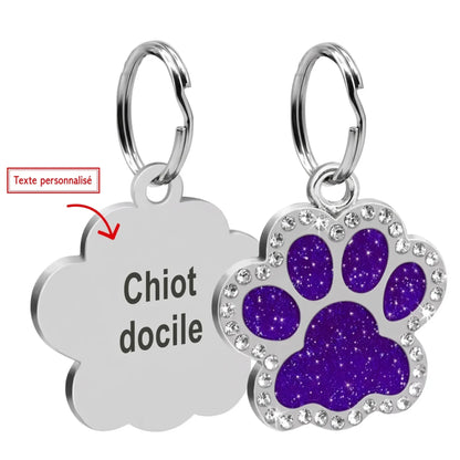 medaille en violet avec une forme de patte de chien, elle est graver est faite pour le puppyplay