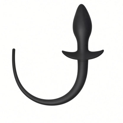 Plug anal petplay Curve Tail en silicone noir monobloc avec queue courbée ergonomique pour puppy play.